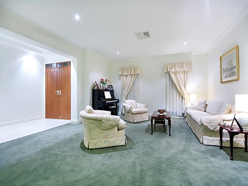 61 Ridgetop Drive, Glenmore Park NSW 2745