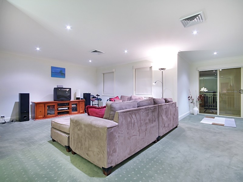 61 Ridgetop Drive, Glenmore Park NSW 2745