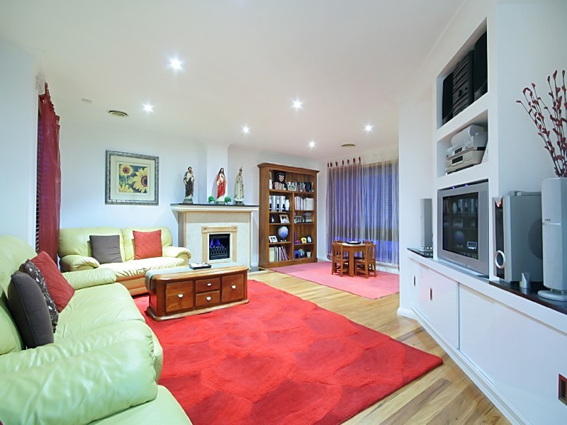 12 Newark Place, St Clair NSW 2759