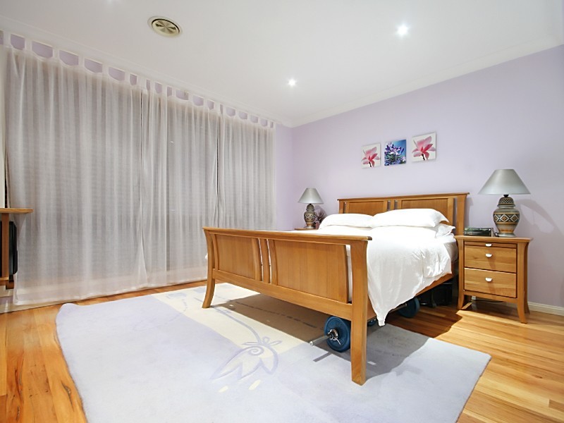12 Newark Place, St Clair NSW 2759