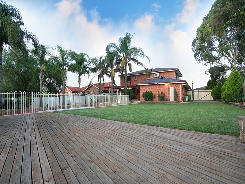 11 Luttrell St, Glenmore Park NSW 2745