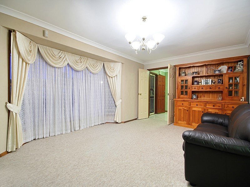 11 Luttrell St, Glenmore Park NSW 2745