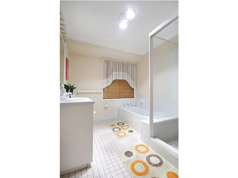 12 Paperbark Cl, Glenmore Park NSW 2745