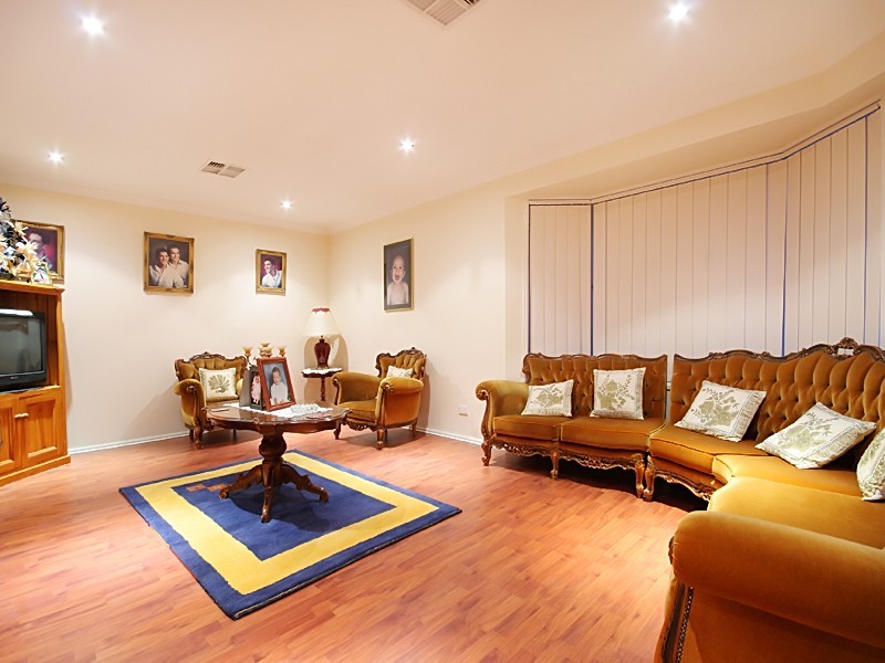 11 Wattlebird Crescent, Glenmore Park NSW 2745