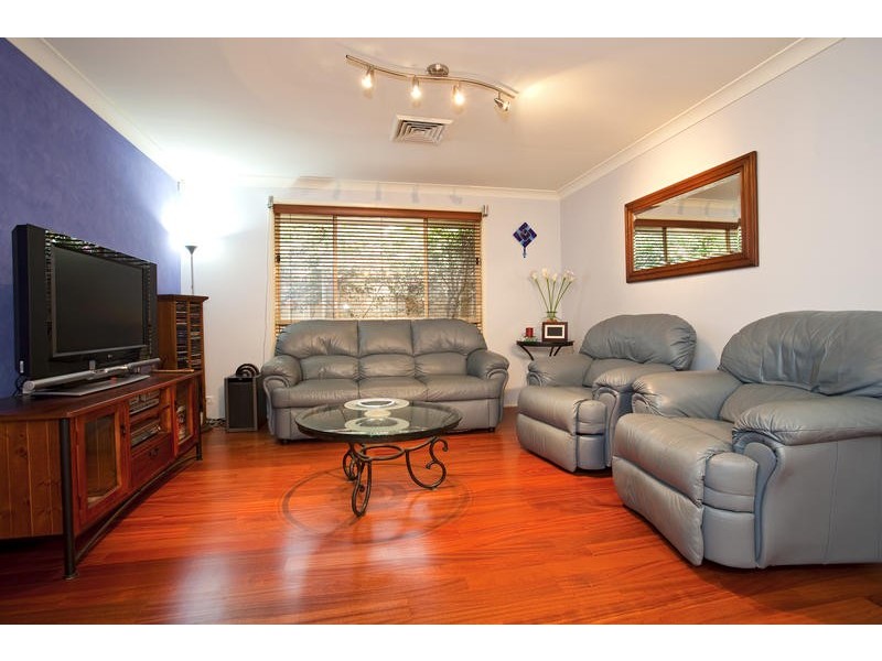 27 Dara Crescent, Glenmore Park NSW 2745