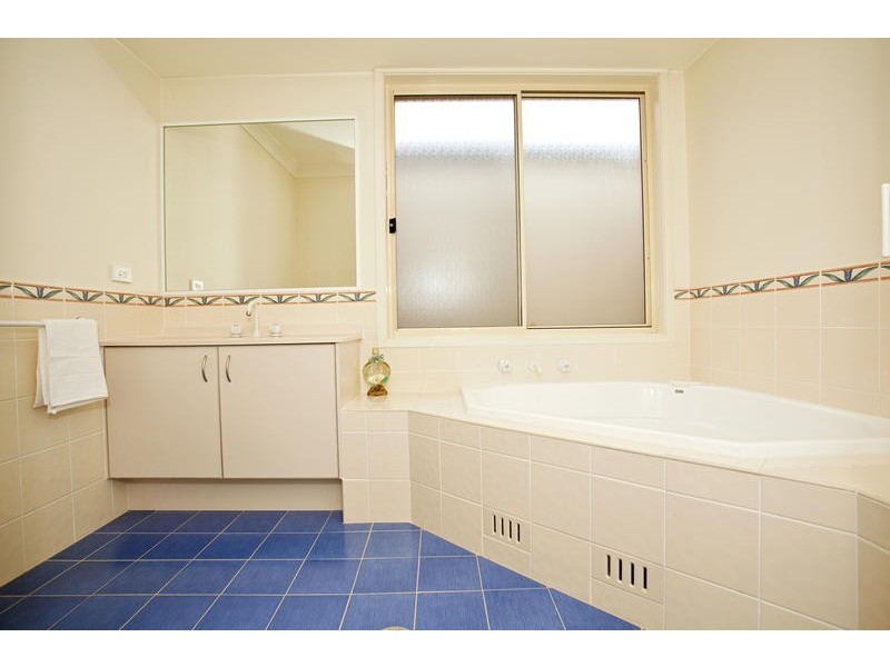 27 Dara Crescent, Glenmore Park NSW 2745