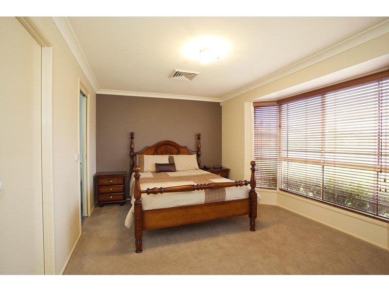27 Dara Crescent, Glenmore Park NSW 2745