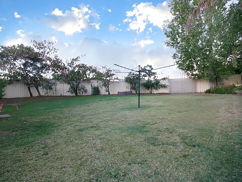8 Devaney Avenue, Glenmore Park NSW 2745