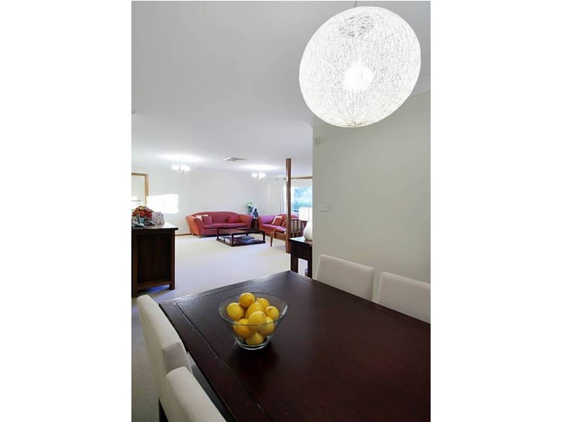 8 Devaney Avenue, Glenmore Park NSW 2745