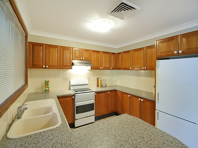 8 Devaney Avenue, Glenmore Park NSW 2745