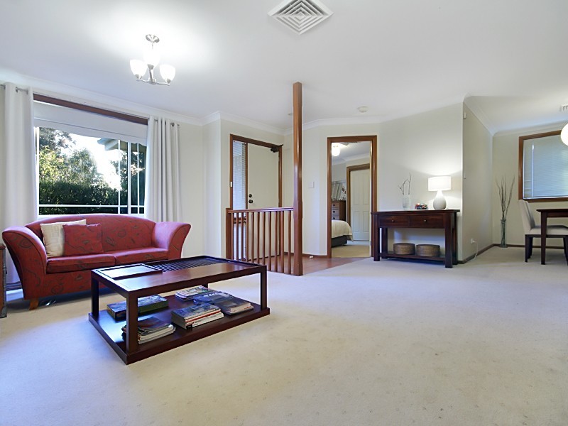 8 Devaney Avenue, Glenmore Park NSW 2745