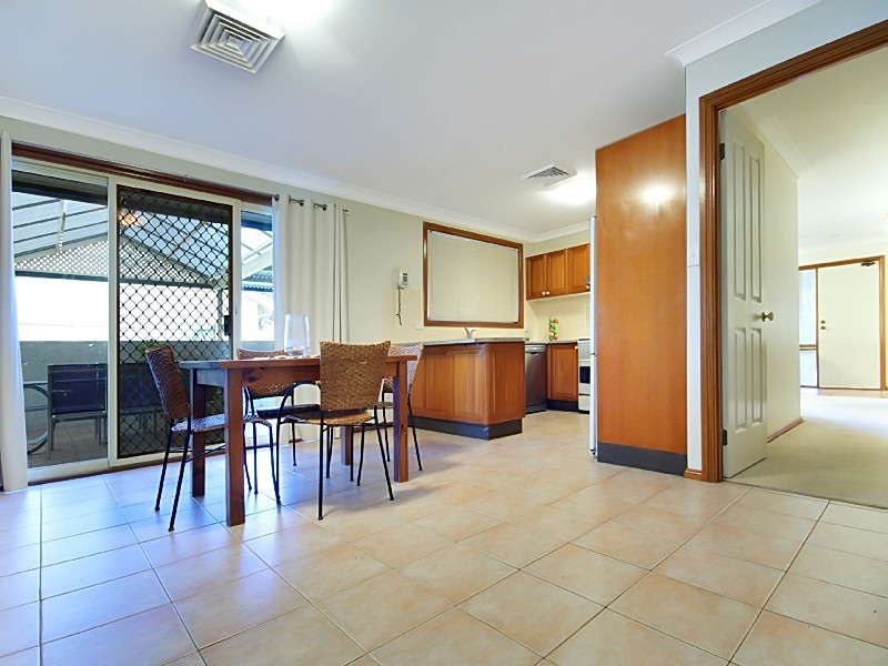 8 Devaney Avenue, Glenmore Park NSW 2745