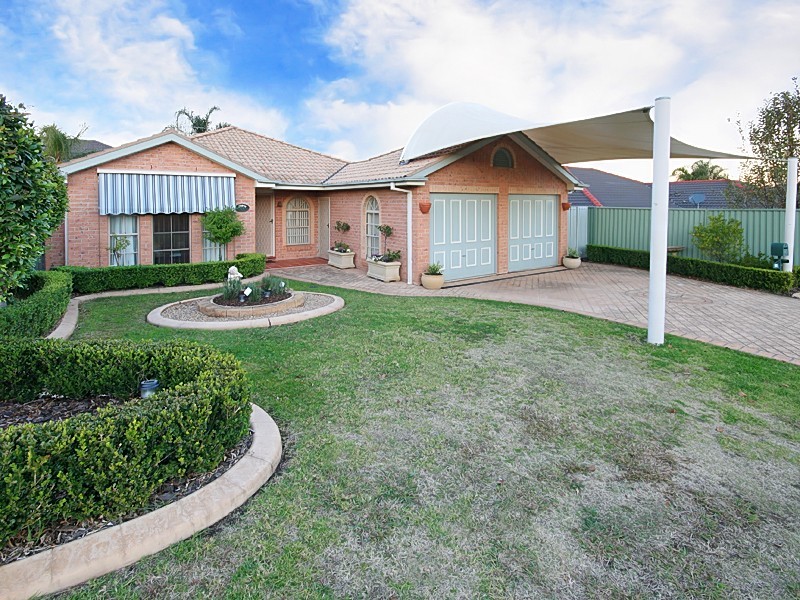 28 Waringa Crescent, Glenmore Park NSW 2745