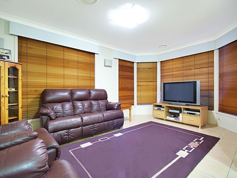 28 Waringa Crescent, Glenmore Park NSW 2745