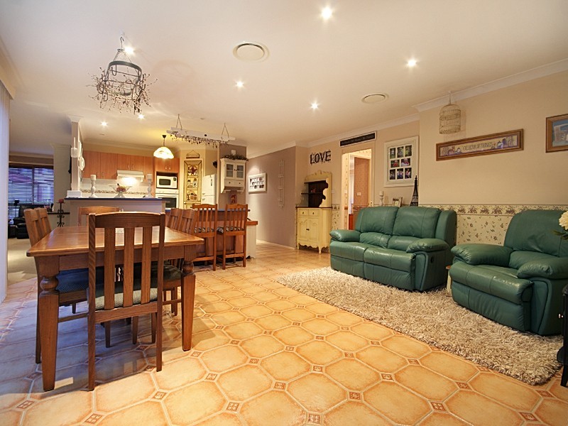 10 Butcherbird Place, Glenmore Park NSW 2745