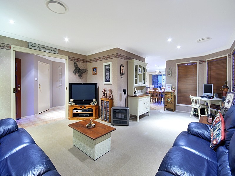 10 Butcherbird Place, Glenmore Park NSW 2745