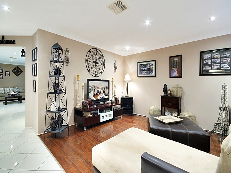 5 Butcherbird Place, Glenmore Park NSW 2745