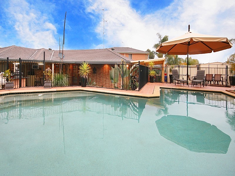 5 Butcherbird Place, Glenmore Park NSW 2745