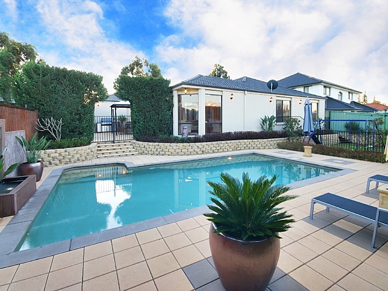 16 St Andrews Drive, Glenmore Park NSW 2745