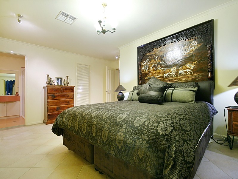 16 St Andrews Drive, Glenmore Park NSW 2745