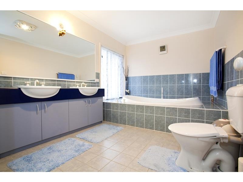 17 Branksome Way, Glenmore Park NSW 2745