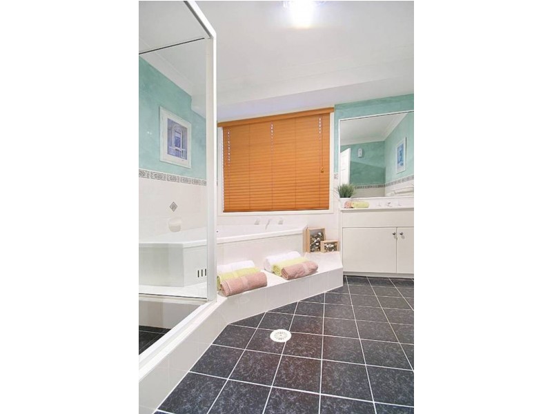 2 Scrubwren Pl, Glenmore Park NSW 2745