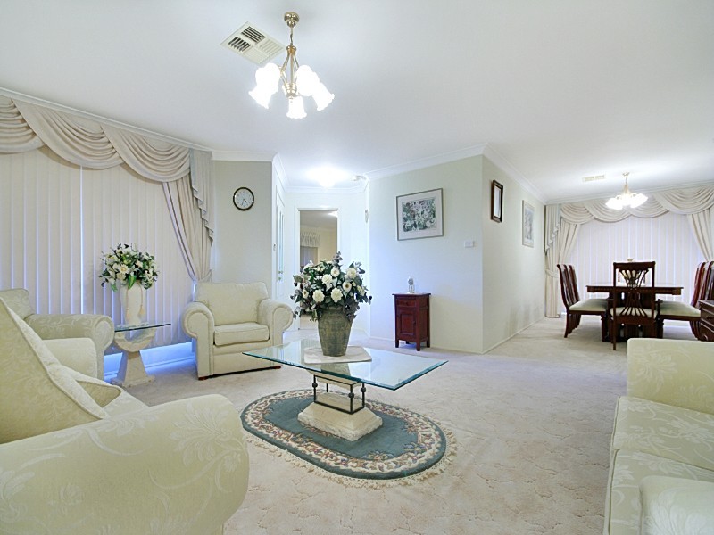 5 Huntingdale Drive, Glenmore Park NSW 2745