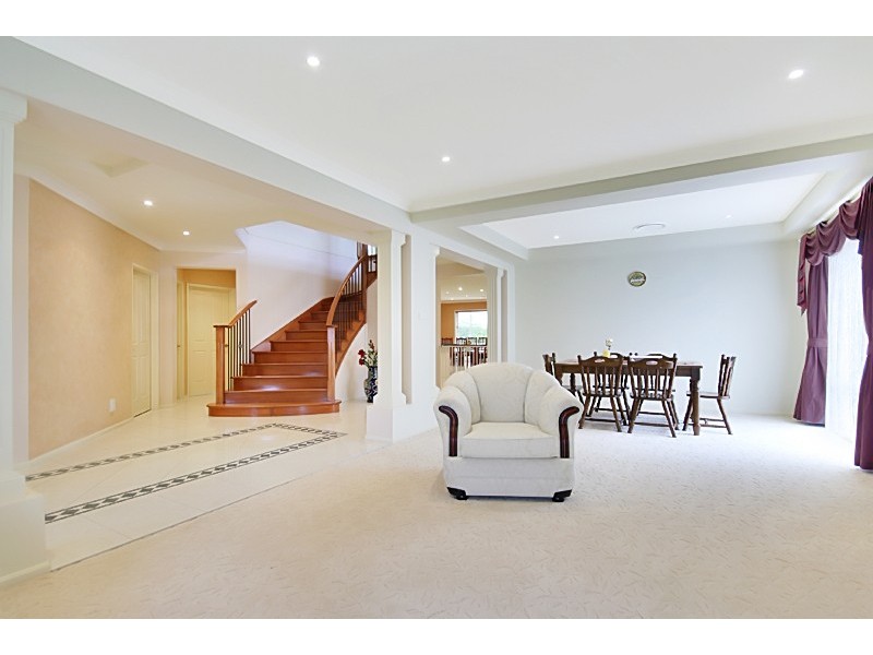 135 Ridgetop Drive, Glenmore Park NSW 2745