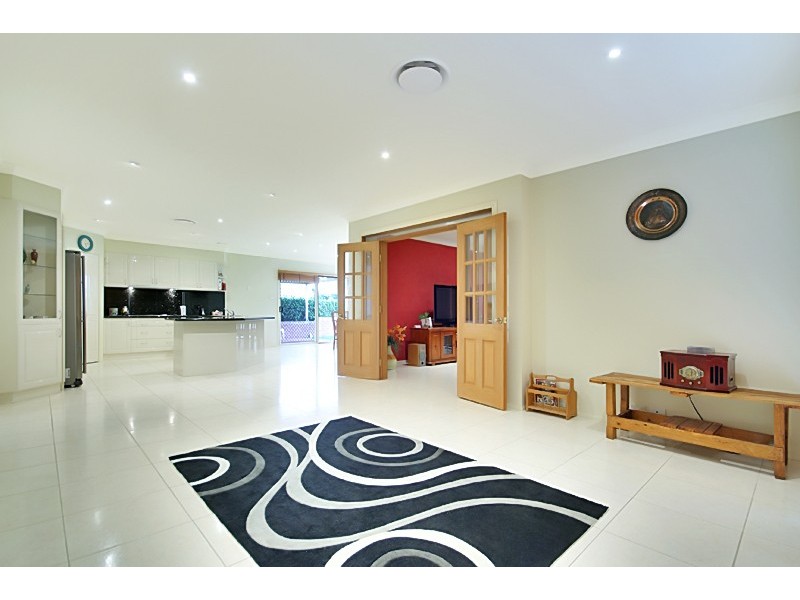 135 Ridgetop Drive, Glenmore Park NSW 2745