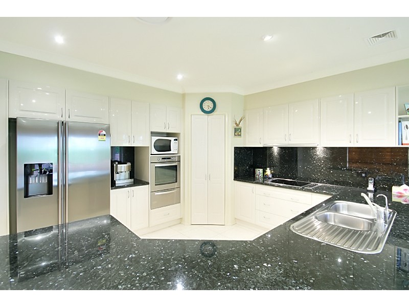 135 Ridgetop Drive, Glenmore Park NSW 2745