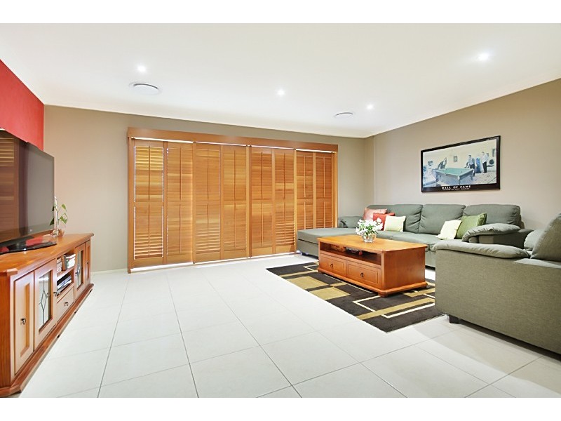 135 Ridgetop Drive, Glenmore Park NSW 2745
