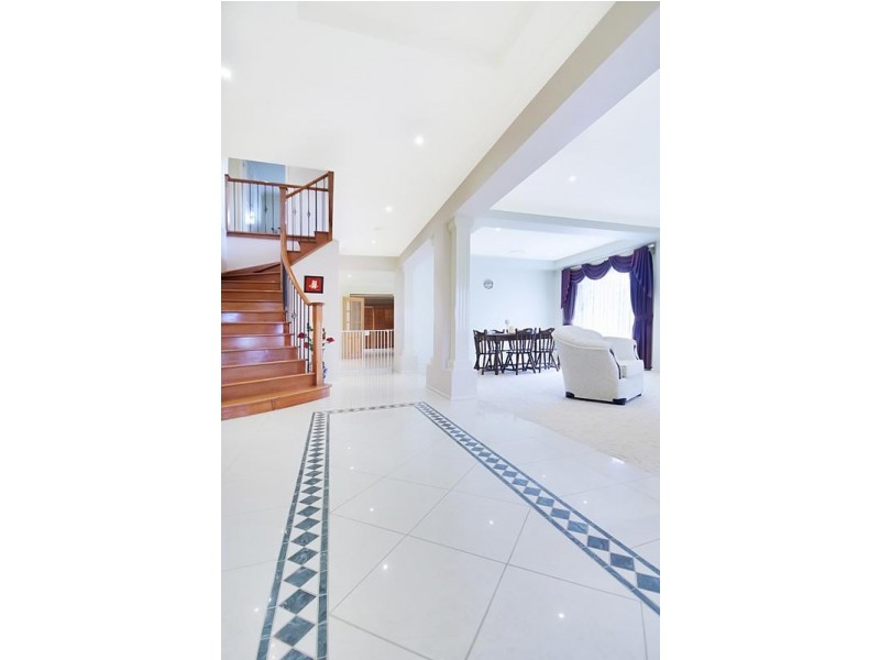 135 Ridgetop Drive, Glenmore Park NSW 2745