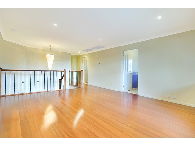 135 Ridgetop Drive, Glenmore Park NSW 2745