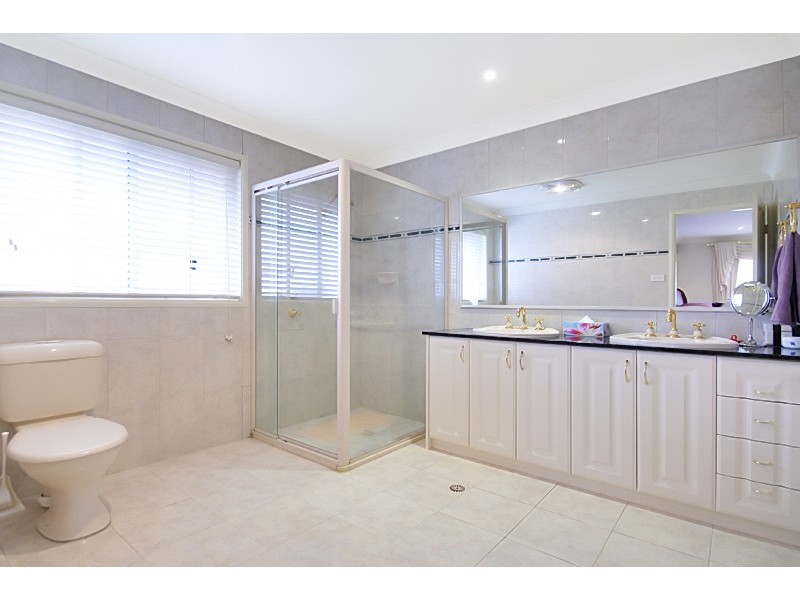135 Ridgetop Drive, Glenmore Park NSW 2745