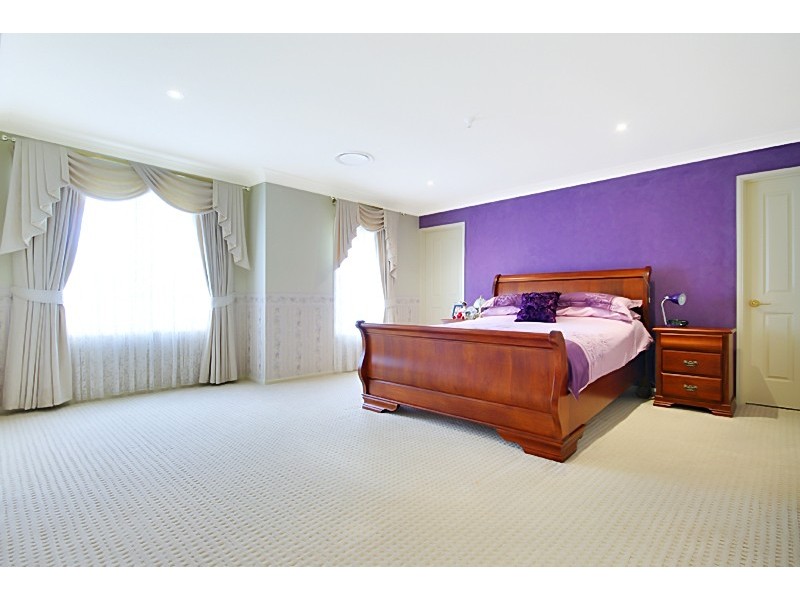 135 Ridgetop Drive, Glenmore Park NSW 2745