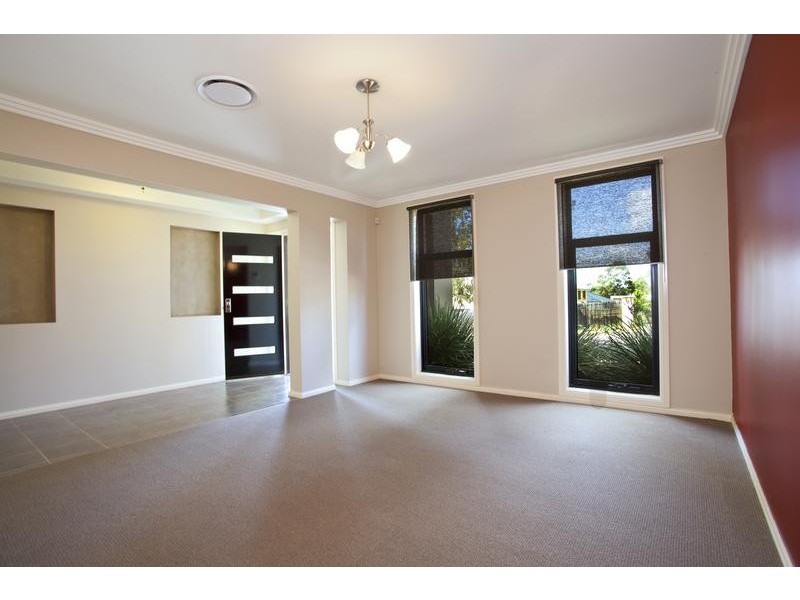 90 Ridgetop Drive, Glenmore Park NSW 2745