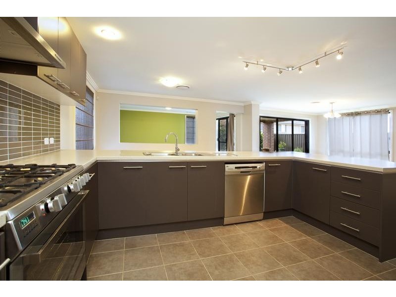 90 Ridgetop Drive, Glenmore Park NSW 2745