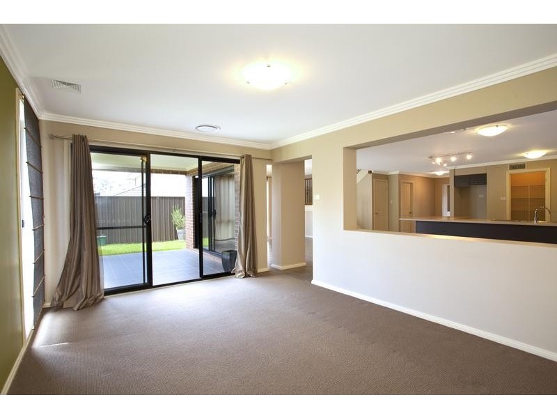 90 Ridgetop Drive, Glenmore Park NSW 2745