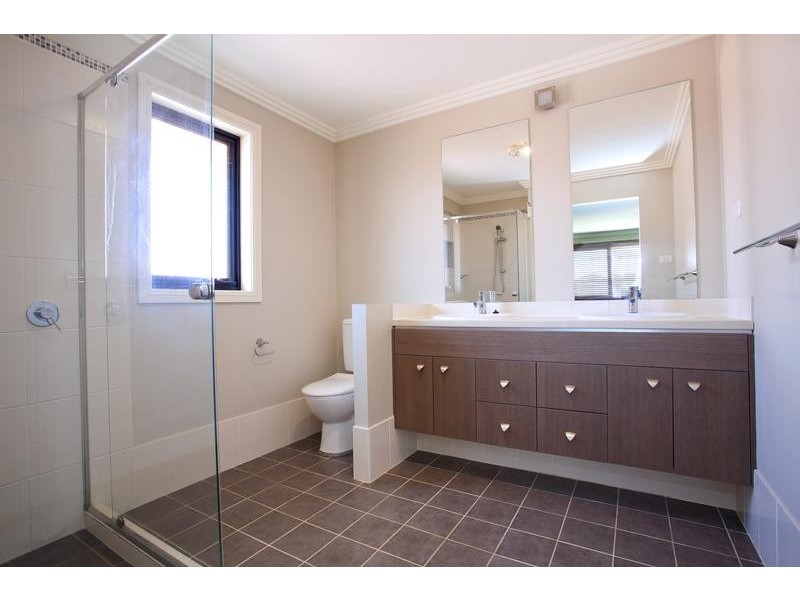 90 Ridgetop Drive, Glenmore Park NSW 2745