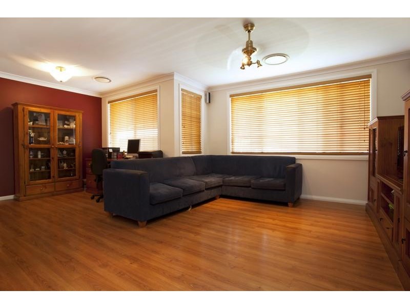 10 Dutba Place, Glenmore Park NSW 2745