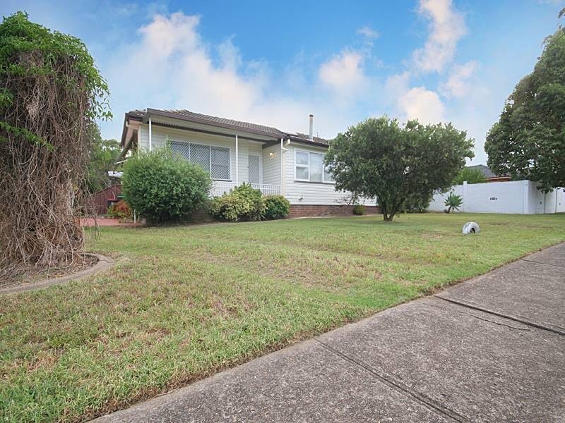 63 Bringelly Rd, Kingswood NSW 2747