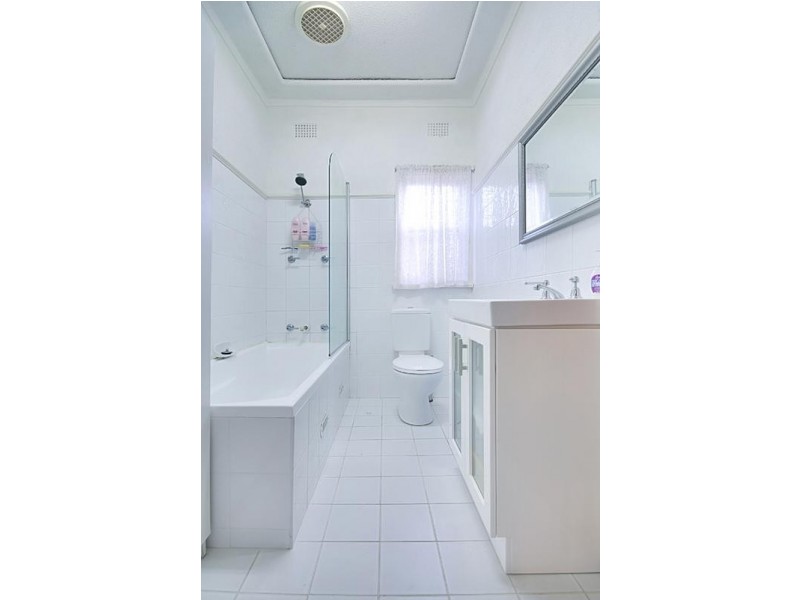 63 Bringelly Rd, Kingswood NSW 2747