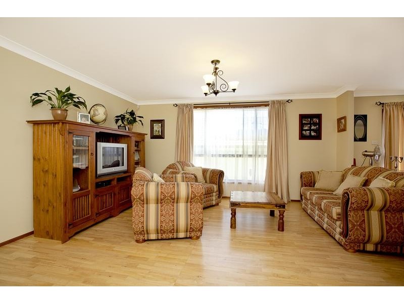 11 Bangaroo Avenue, Glenmore Park NSW 2745