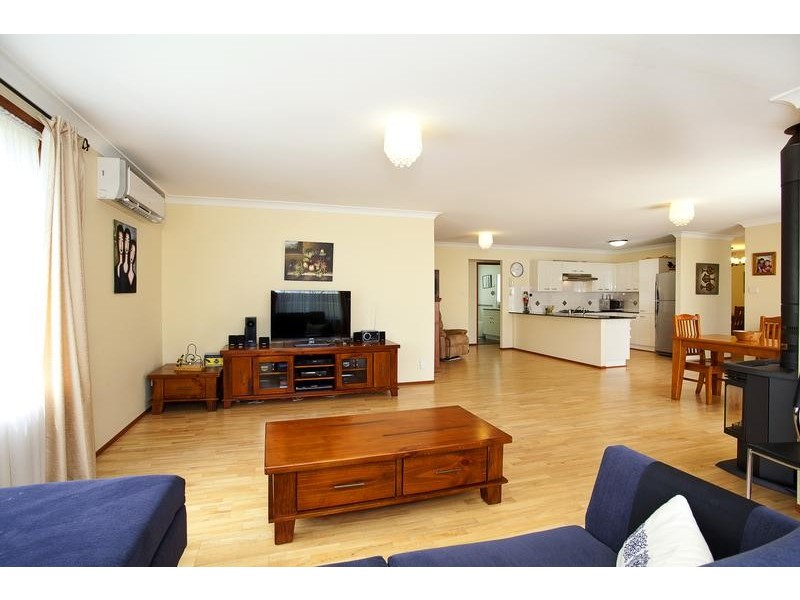 11 Bangaroo Avenue, Glenmore Park NSW 2745