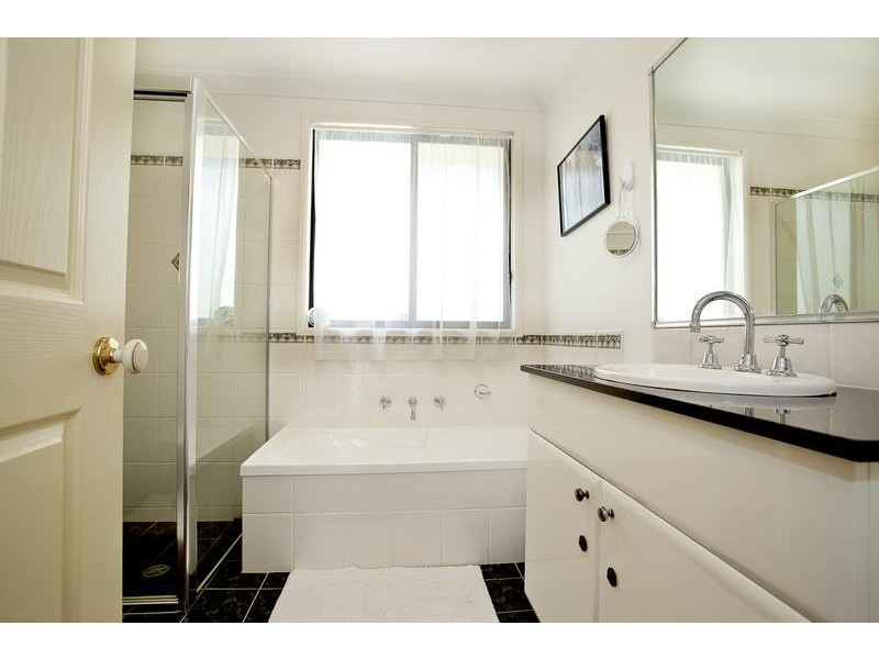 11 Bangaroo Avenue, Glenmore Park NSW 2745