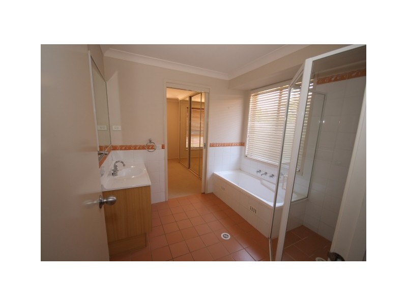 4 Linara Circuit, Glenmore Park NSW 2745