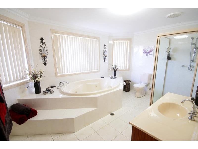 11 Monarch Circuit, Glenmore Park NSW 2745