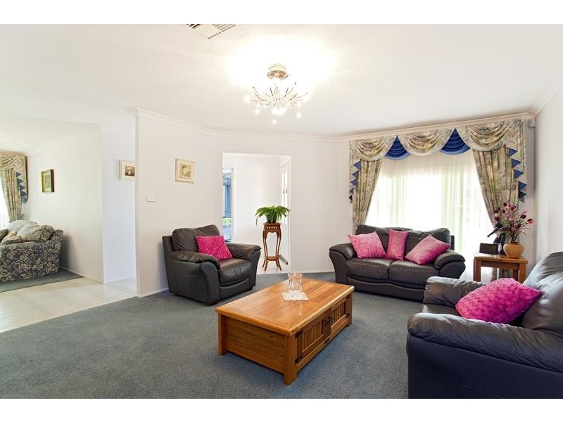 118 Glengarry Drive, Glenmore Park NSW 2745