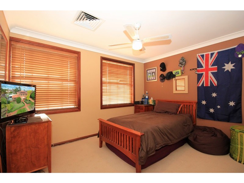 12 Giles Close, Glenmore Park NSW 2745