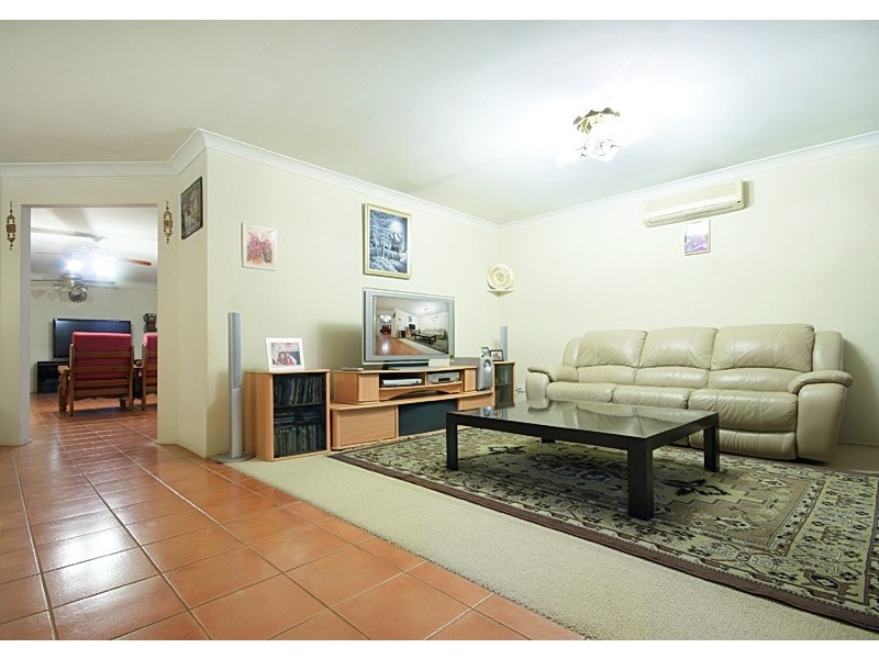 6 Yenna Place, Glenmore Park NSW 2745